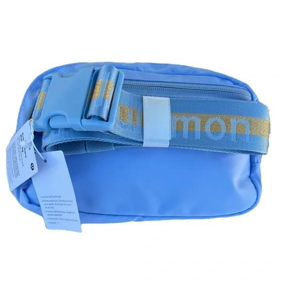 NWT Lululemon Everywhere Belt Bag 1L Wordmark Strap in Baby Blue - Picture 2 of 8